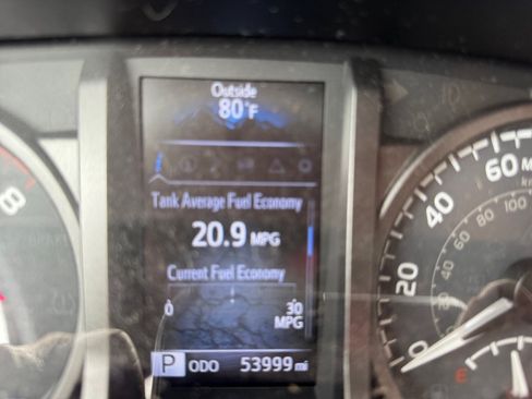 Used 2018 Toyota Tacoma TRD Sport w/ Technology Package AWD/4WD image 11