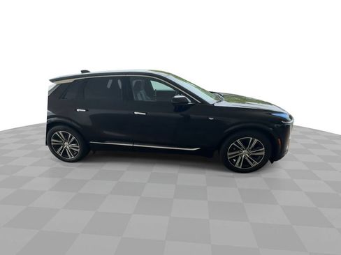 Certified 2024 Cadillac Lyriq Luxury AWD/4WD image 9