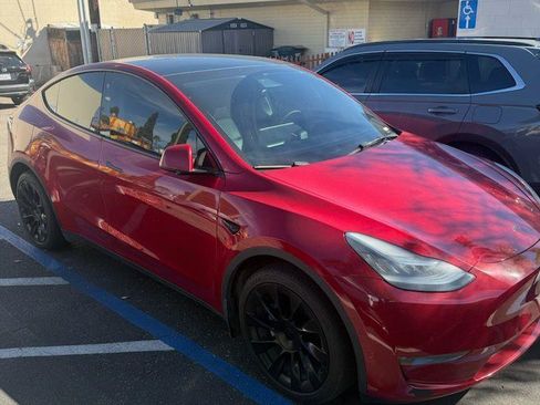 Used 2021 Tesla Model Y Long Range AWD/4WD image 1