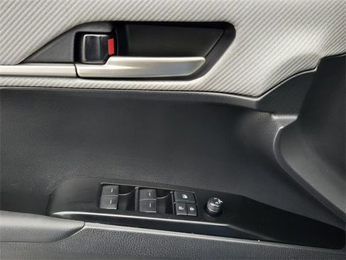 Used 2025 Toyota Camry SE w/ Convenience Package image 26