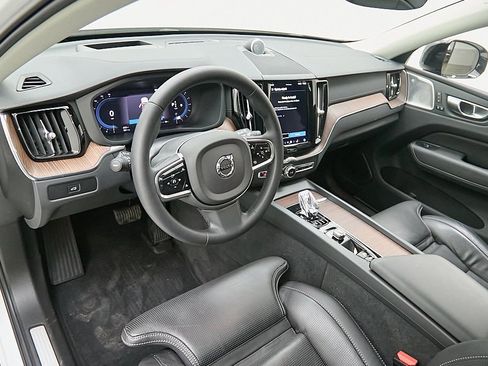 Used 2023 Volvo XC60 B5 Ultimate image 12