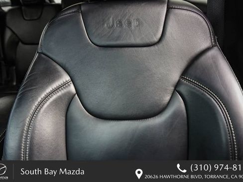 Used 2017 Jeep Cherokee Limited FWD image 24