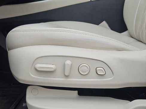 Used 2024 Buick Enclave Avenir w/ Avenir Technology Package image 24