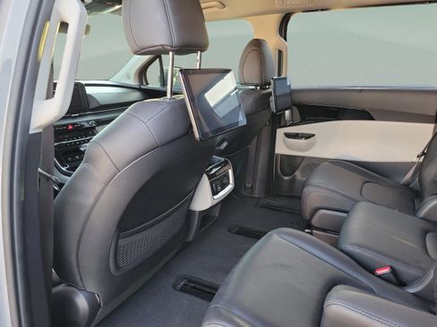Used 2022 Kia Carnival SX FWD image 6