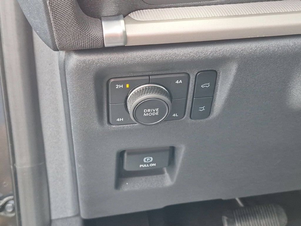 Used 2025 Ford Expedition Active AWD/4WD image 14
