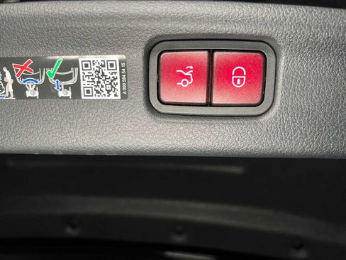 Certified 2026 Mercedes-Benz C 300 4MATIC Sedan image 18
