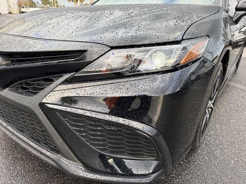 Used 2024 Toyota Camry SE image 10