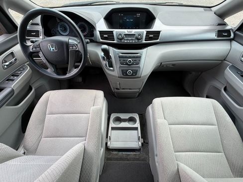 Used 2016 Honda Odyssey LX image 9