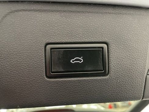 Used 2019 Volkswagen Atlas SEL R-Line AWD/4WD image 11