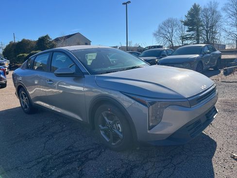 New 2025 Kia K4 LXS image 5