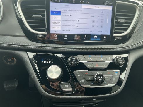 New 2026 Chrysler Pacifica Select image 24