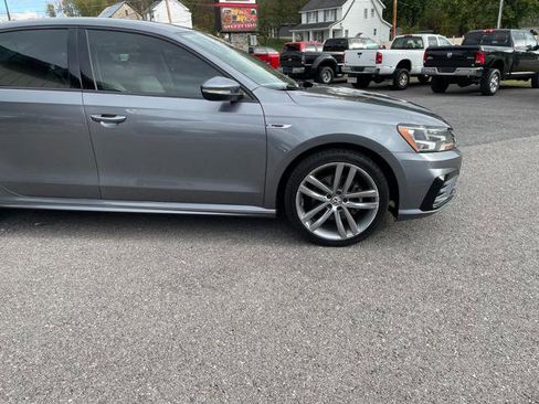 Used 2018 Volkswagen Passat 2.0T R-Line image 10