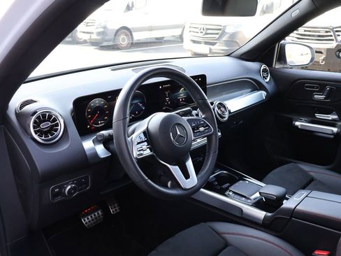 Used 2023 Mercedes-Benz GLB 250 4MATIC image 14