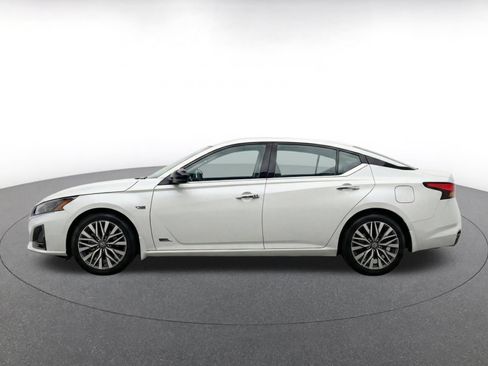 Used 2025 Nissan Altima 2.5 SV FWD image 4
