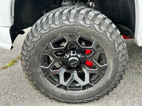 Used 2019 Chevrolet Silverado 1500 LTZ w/ LTZ Plus Package AWD/4WD image 10