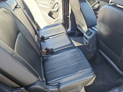 Certified 2022 Volkswagen Tiguan SE R-Line image 11