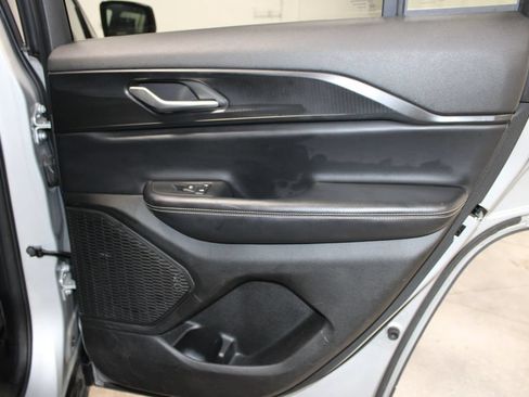 Used 2024 Jeep Grand Cherokee Altitude AWD/4WD image 32