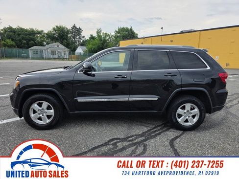 Used 2012 Jeep Grand Cherokee Laredo w/ Laredo E Group AWD/4WD image 2