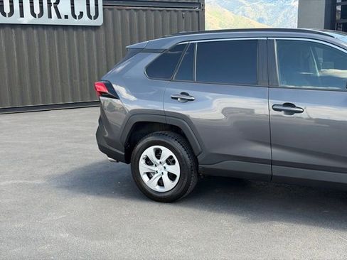 Used 2019 Toyota RAV4 LE AWD/4WD image 4