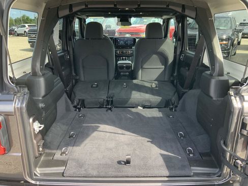 Used 2025 Jeep Wrangler Unlimited Sport AWD/4WD image 11