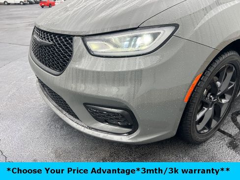 Certified 2022 Chrysler Pacifica Touring-L w/ S Appearance Package image 9