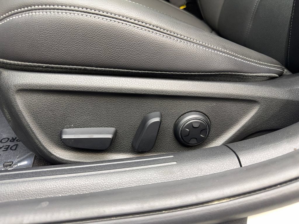 Used 2026 Genesis G70 2.5T RWD image 26