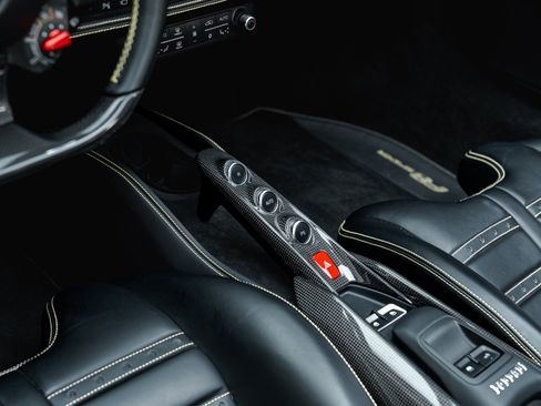 Used 2022 Ferrari F8 Tributo RWD image 53