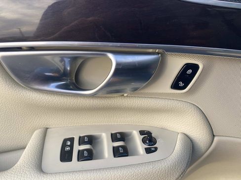 Used 2019 Volvo XC90 T5 Momentum w/ Protection Package Premier image 14