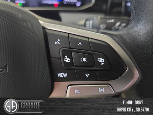 Used 2025 Volkswagen Jetta SE FWD image 32