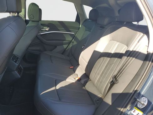 Used 2024 Audi Q8 e-tron Premium Plus image 12