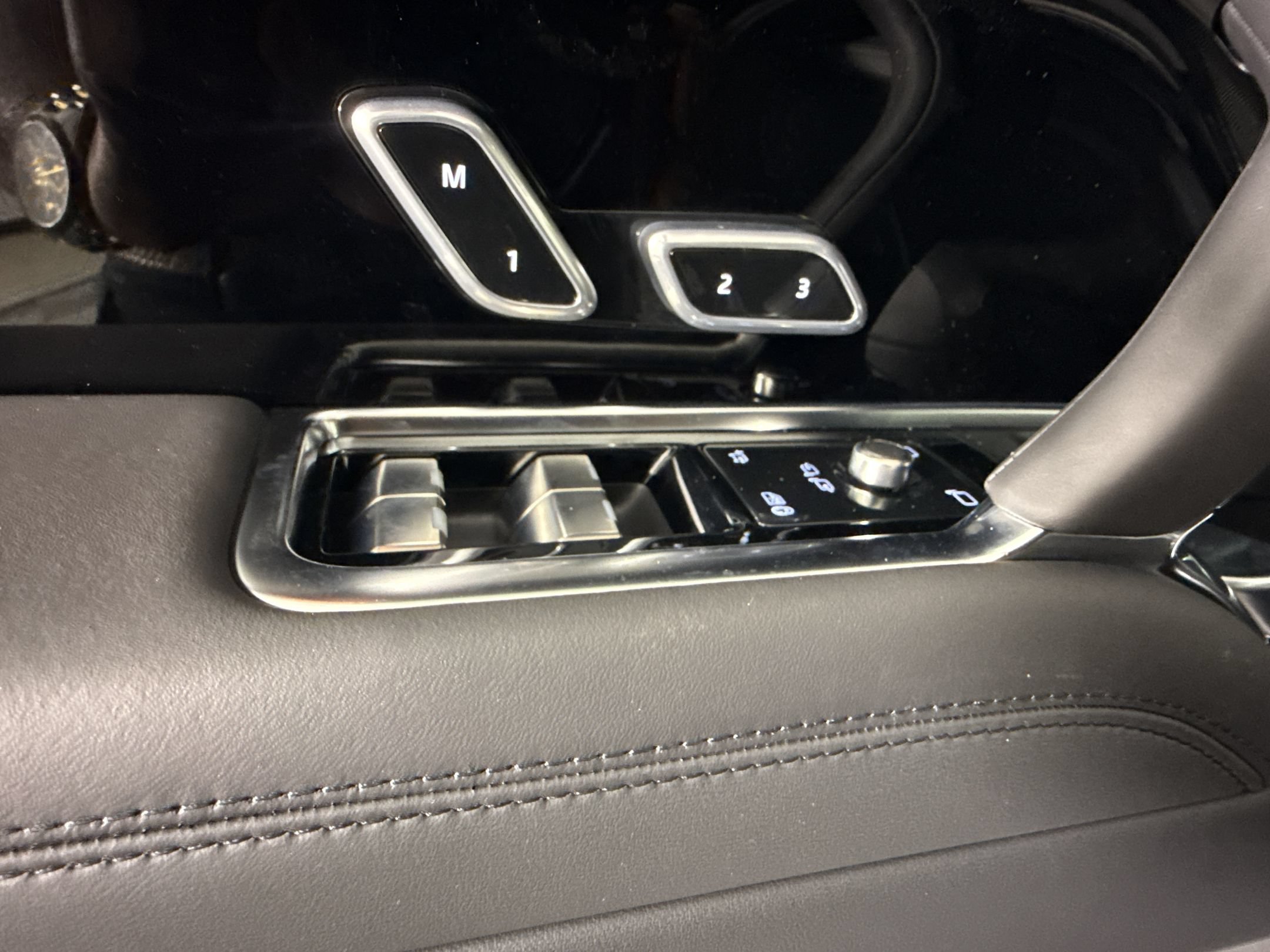New 2026 Land Rover Range Rover SE AWD/4WD image 13