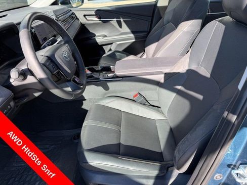 Used 2025 Toyota Camry XLE AWD/4WD image 16