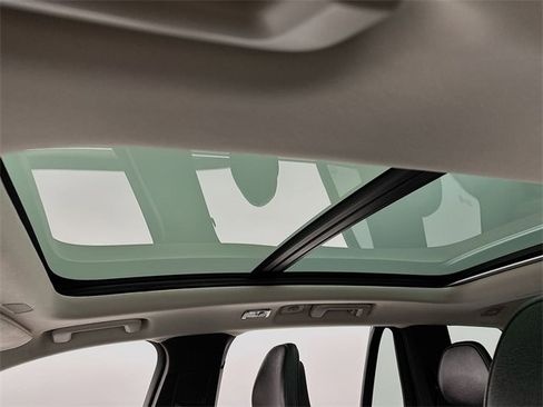 Used 2018 Volvo XC90 T6 Momentum w/ Convenience Package image 22