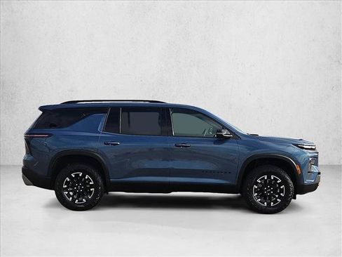 Used 2025 Chevrolet Traverse Z71 AWD/4WD image 4