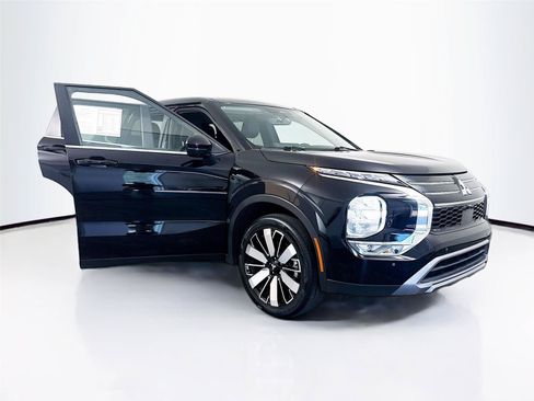 Used 2025 Mitsubishi Outlander SE FWD image 40