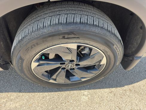 Used 2024 Nissan Rogue SV FWD image 23
