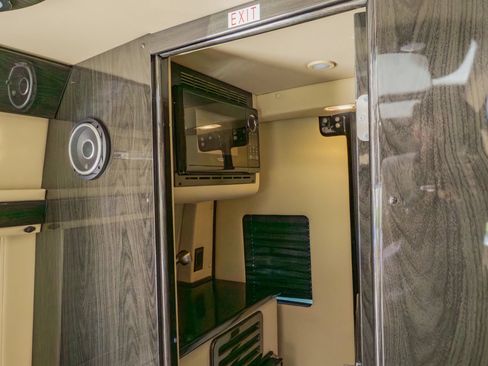Used 2022 Mercedes-Benz Sprinter 2500 image 49
