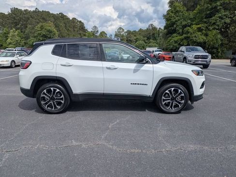 Used 2024 Jeep Compass Limited AWD/4WD image 3