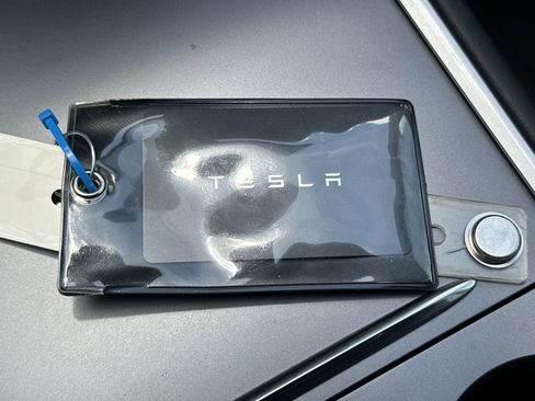 Used 2025 Tesla Model Y Long Range RWD image 34