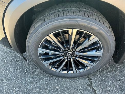 New 2026 Nissan Pathfinder Platinum image 7