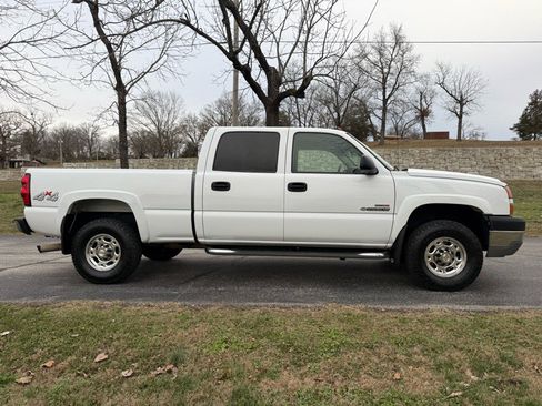 Used 2005 Chevrolet Silverado 2500 LS w/ Heavy-Duty Power Package image 8