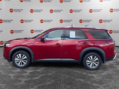 Used 2025 Nissan Pathfinder SL w/ Black Appearance Package image 2