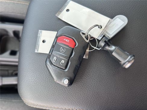 Used 2025 Jeep Wrangler Unlimited Sahara AWD/4WD image 20