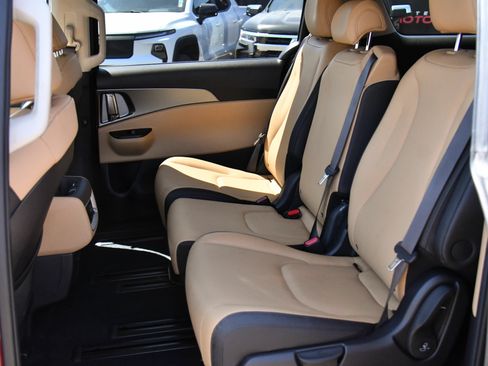 Used 2022 Kia Carnival LX FWD image 35