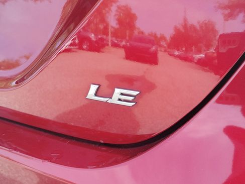 Used 2022 Toyota Camry LE FWD image 10