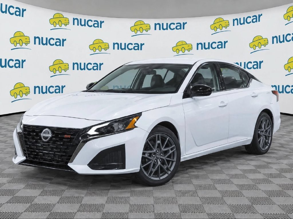 Used 2025 Nissan Altima 2.5 SR FWD image 2