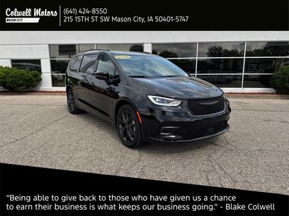 Used 2025 Chrysler Pacifica Limited w/ Trailer Tow Group