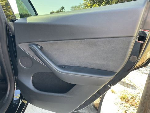 Used 2023 Tesla Model Y AWD image 18