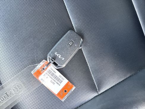 Used 2022 Kia Telluride S FWD image 36