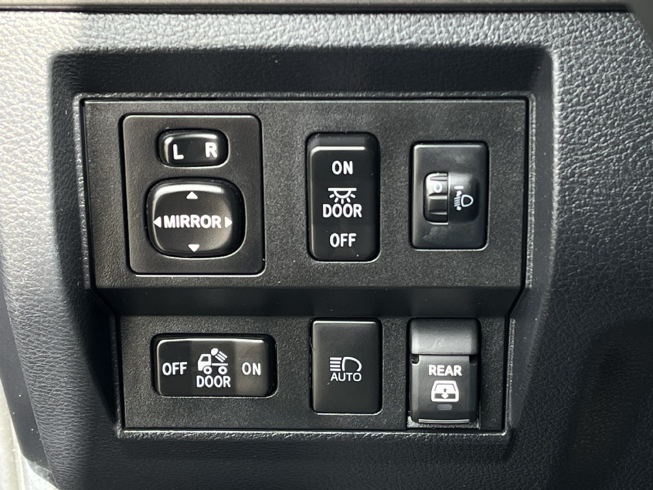 Used 2020 Toyota Tundra SR5 w/ SR5 Leather Package RWD image 20